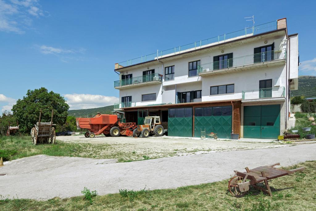 Agriturismo Statale 17 Poggio Picenze Buitenkant foto